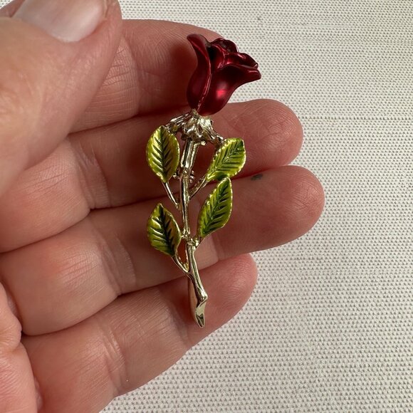 Red Rose Enamel Brooch Pin Gold Tone With Green Leaf Accents Vintage - Picture 5 of 10